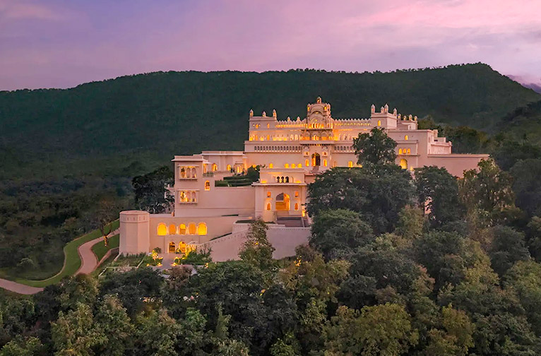 the-oberoi-rajgarh-palace-khajuraho-luxury-in-a-historic-wilderness