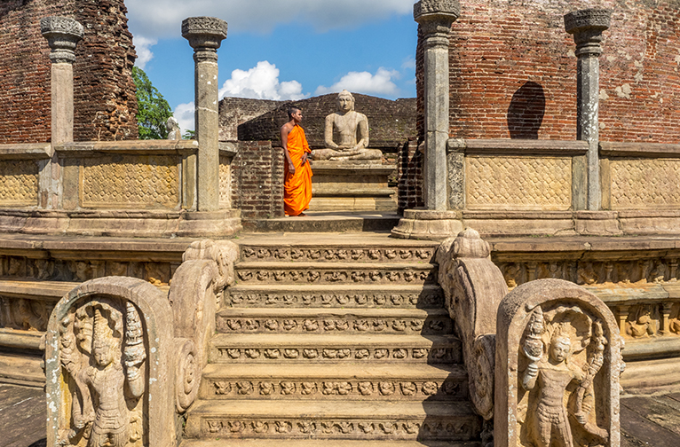 walk-or-cycle-through-the-historical-ancient-city-of-polonnaruwa